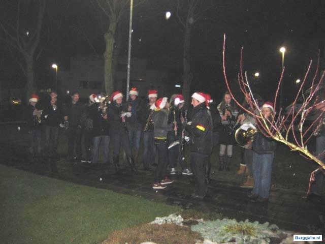 Bij Els en Sjir,iedereen "zeiknat" 00.15hr